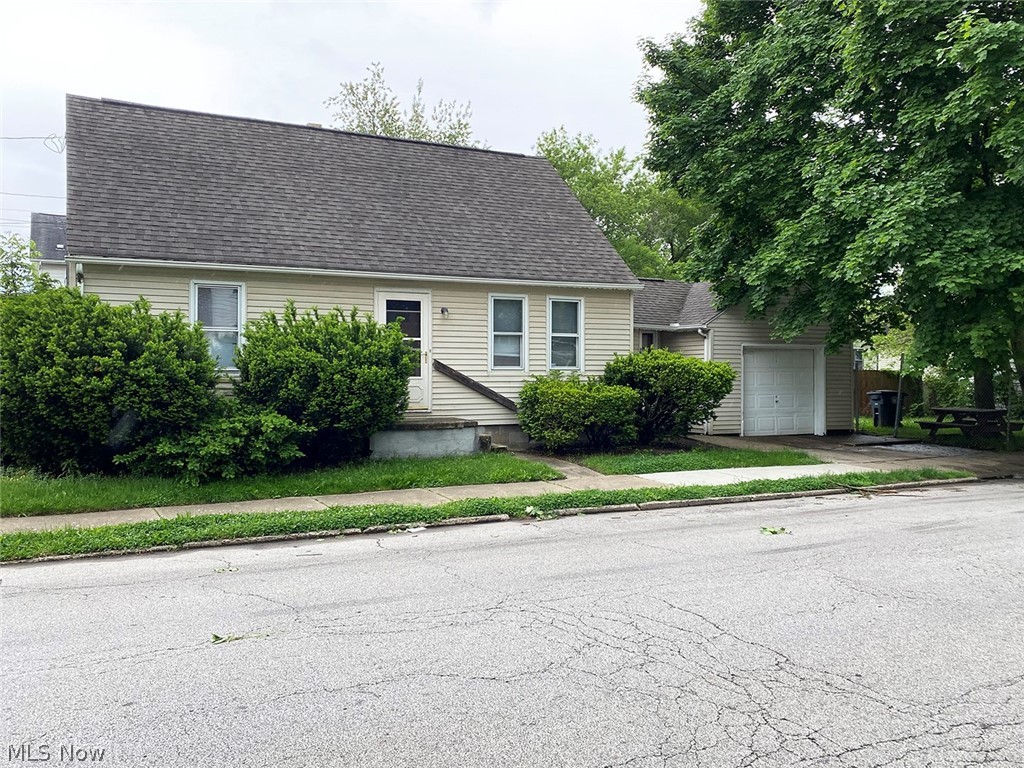 3 Bedroom 1 bathroom home on a corner lot. Home features include large eat-in kitchen, living room, full basement, fenced side yard, and updates include roof shingles, breaker box, furnace, carpet, and paint. Home is in move-in condition. Plan your showing today.