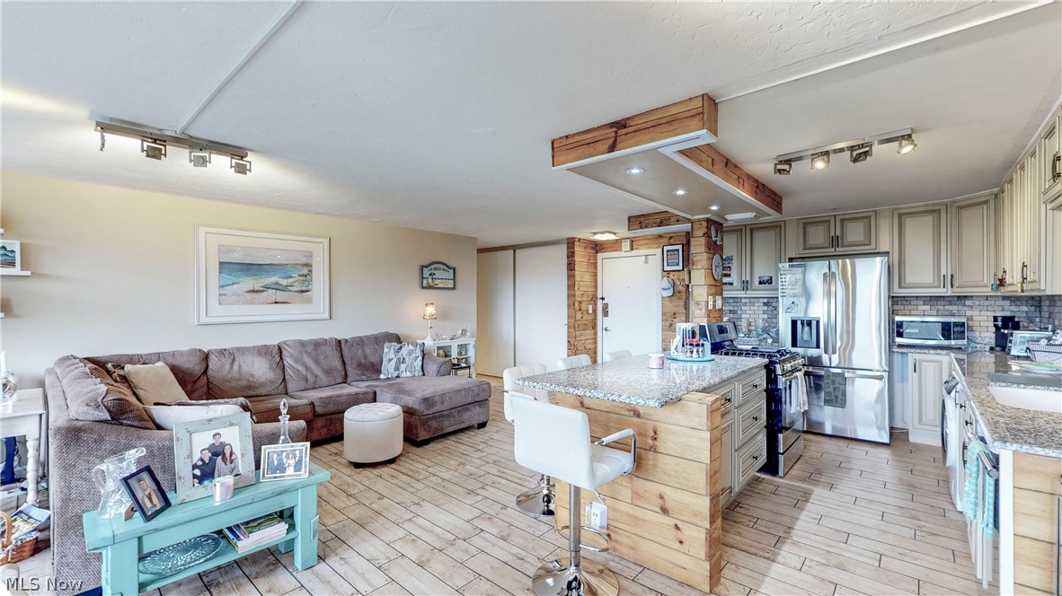 Carlyle Condo - Residential