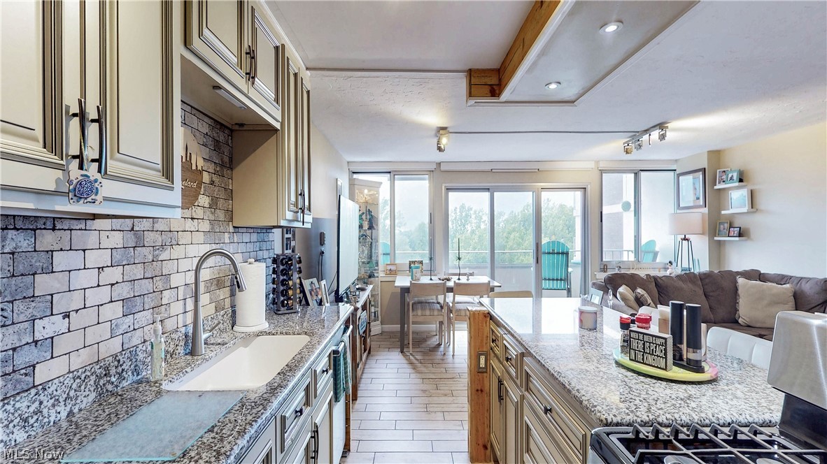 Carlyle Condo - Residential