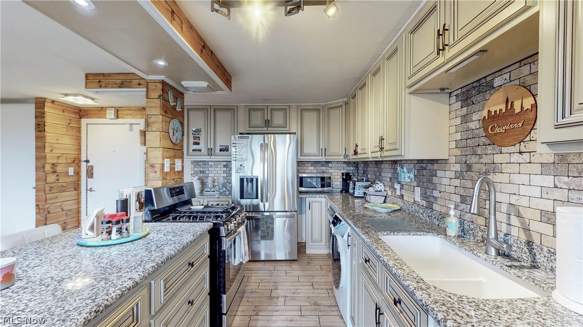 Carlyle Condo - Residential