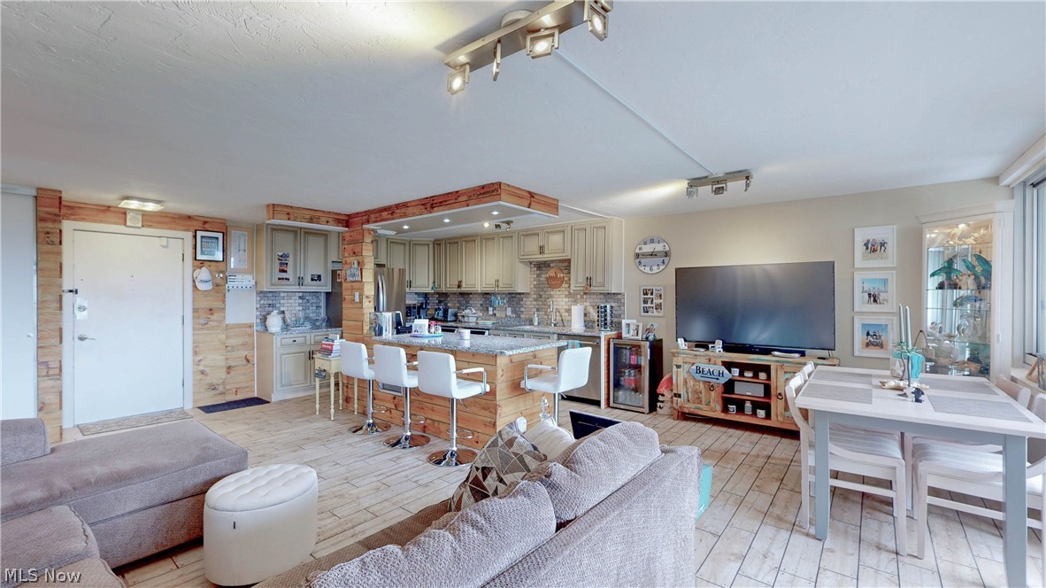 Carlyle Condo - Residential