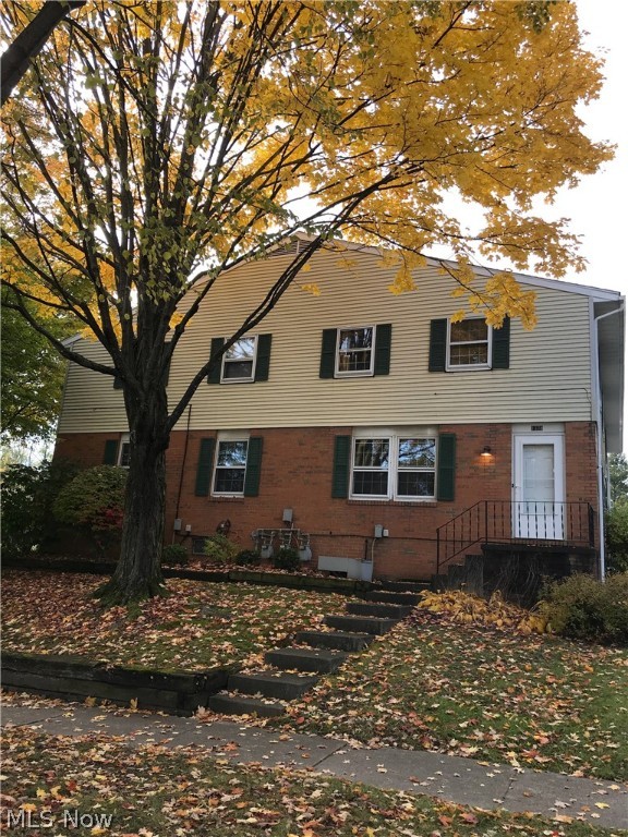 Totally Remodeled, updated and "Move In Ready".  Step into this spacious town house condo and you will notice the freshly painted interior and plush new carpet.  The floor plan features the open living and dining room that adjoin the remodeled kitchen with all appliances.  Plenty of light filters through the windows on the front and side. The attached garage is just steps away and a convenient half bath, too.  Upstairs you will find 3 spacious bedrooms with ample closet space and storage as well.  Remodeled full bath with tub/shower.  The lower level features a finished rec room and separate laundry room with washer and dryer.  Convenient location close to the university, major highways and the amenities of downtown.  Stop by or call for your private showing.  
NOTICE: This listing has been posted on Craig's list as a rental.  This is a SCAM.  Please beware, they are looking to collect security deposits.
