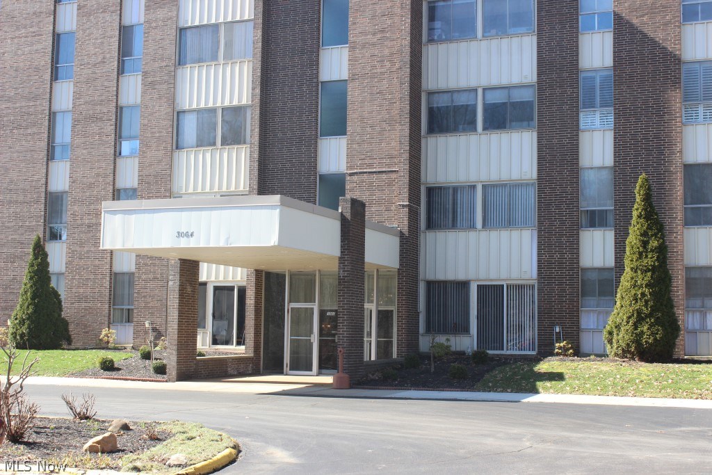 Silver Lake Towers Condo - Residential