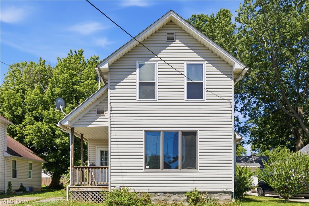 Welcome to 1756 Livingston Ave in Lorain! This charming 3-bedroom, 1-bath colonial offers a flexible floor plan and thoughtful updates. The first floor features a bedroom, full bathroom, living room, dining room, and an eat-in kitchen—providing convenient options for a variety of living arrangements. A spacious mudroom adds extra storage and functionality. Upstairs, you’ll find two additional bedrooms with ample closet space. The full, unfinished basement offers excellent potential for storage or future use. Recent improvements include newer carpet and luxury vinyl tile flooring, adding comfort and durability throughout the home. All
kitchen appliances are included. Conveniently located near local amenities, parks, and commuter routes, this property presents a
great opportunity for owner-occupants or investors alike. Schedule your showing today!