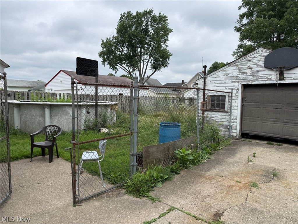 Creek & Morrisons Add 03 - Residential