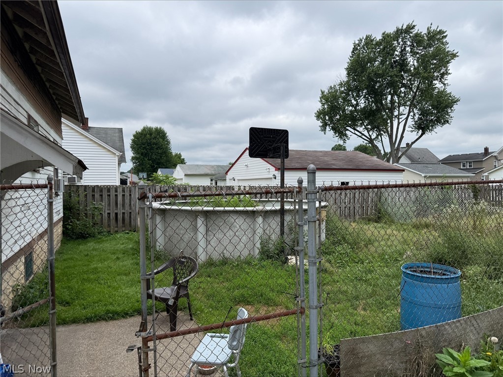 Creek & Morrisons Add 03 - Residential