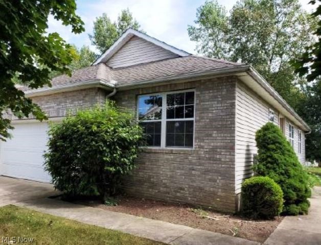 Great opportunity to buy this 1.5 story home built in 1997, located in Medina, OH and Canterbury Pointe subdivision. The
interior has 1784 sq. ft. with 3 bedrooms and 2.5 bathrooms plus a partially finished full basement with extra full bath and
attached 2 car garage.