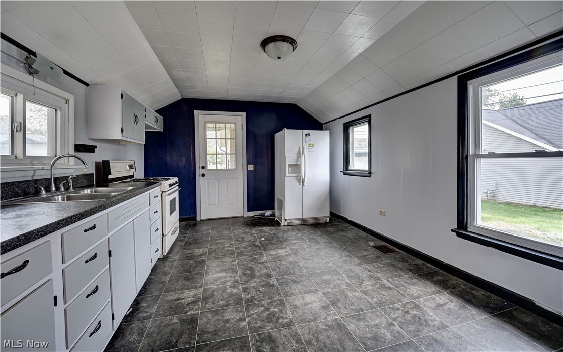 Village/Sugarcreek - Residential