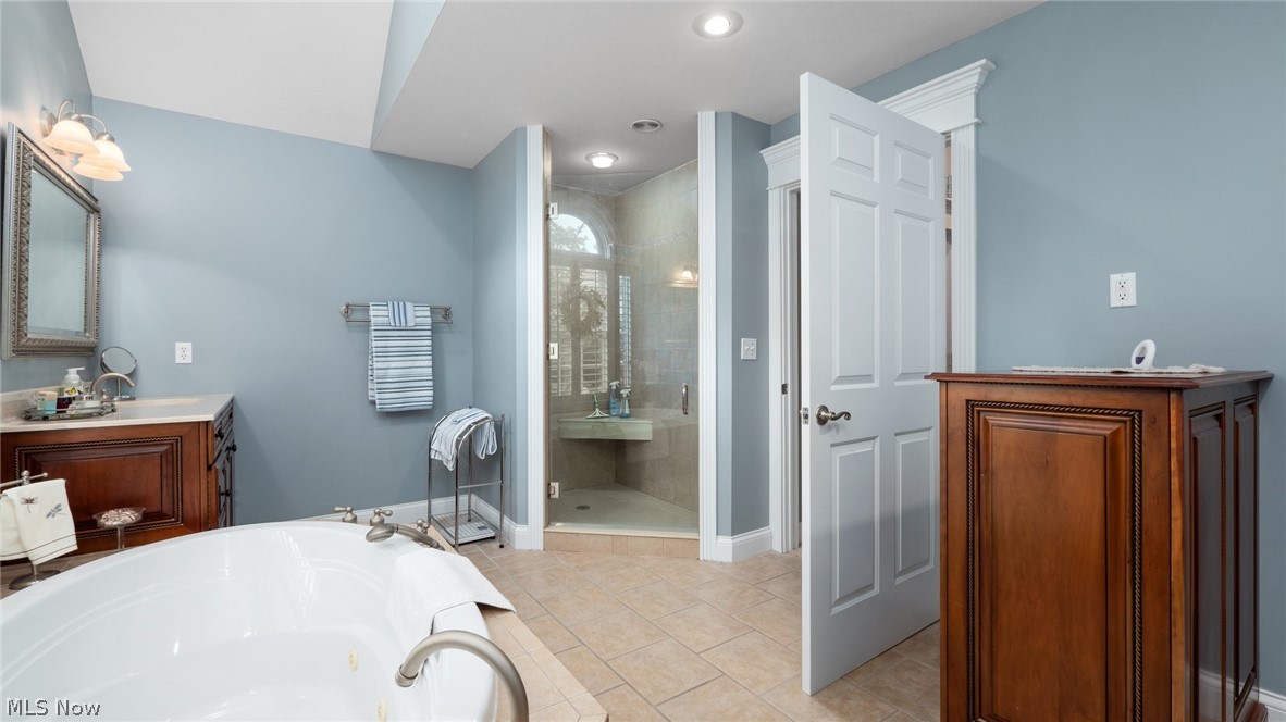 Ashton Woods Condo - Residential