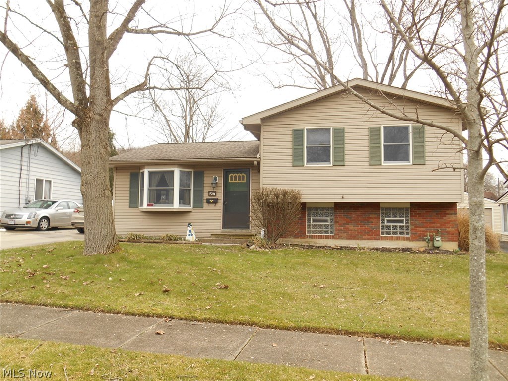Welcome to this spacious split level home located in the valley. This home has 3 nicely sized bedrooms and 1.5 baths. The over-sized living room boasts lovely hardwood flooring. The kitchen is updated with beautiful oak cabinetry and is fully applianced. There is a lower level recreation room with great storage space. Enjoy summer BBQs on your covered patio. All of this plus a 2 car garage. This amazing home is absolutely move in ready and awaiting a new owner. Over 1,500 square feet of living space. Call to schedule a showing on your new home.