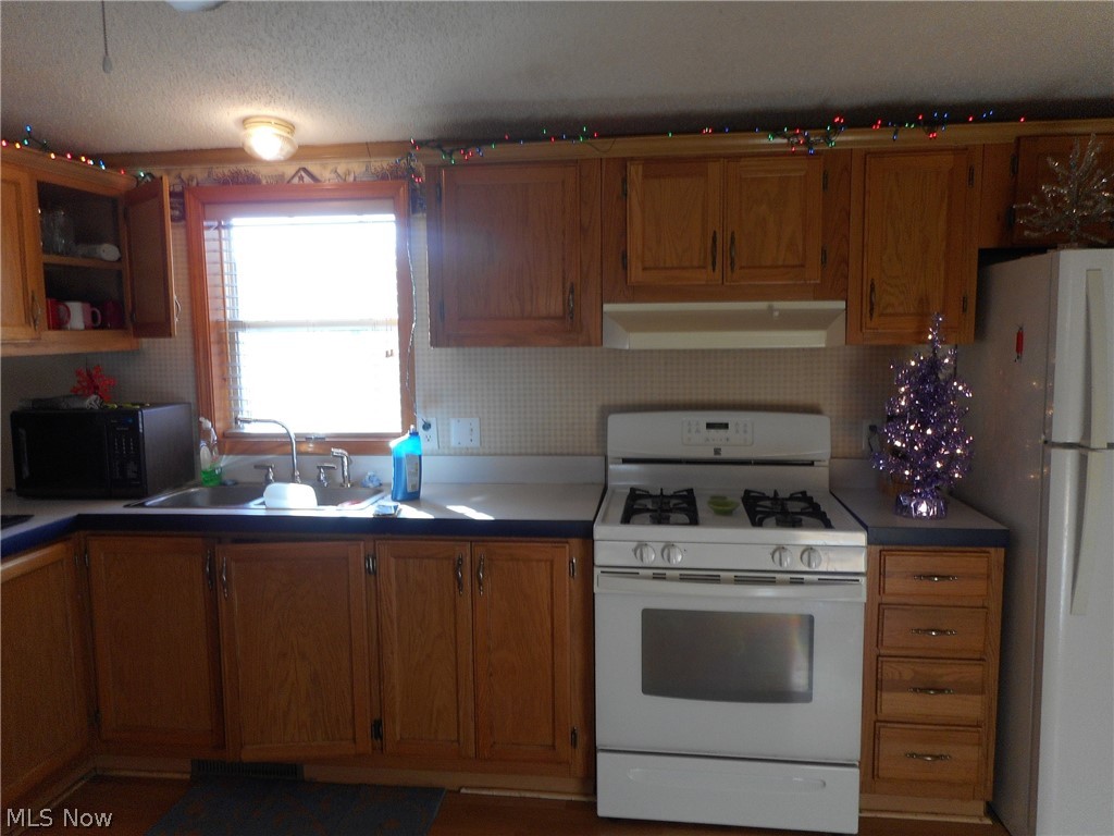 Colonial Villa Homes Park - Residential