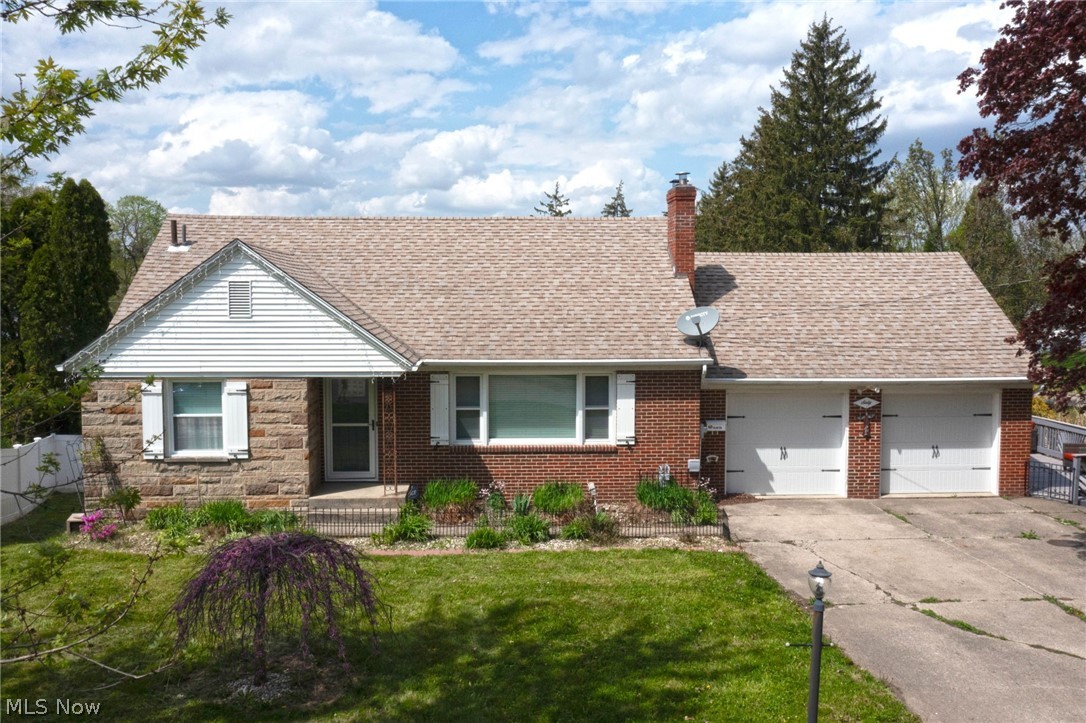 Adorable, updated cape cod located in Mansfield city school district. This home features 3 bedrooms and 3 full bathrooms. Inside features new granite countertops, updated bathrooms  and flooring. Conveniently located to downtown Mansfield and easy access to I-71.