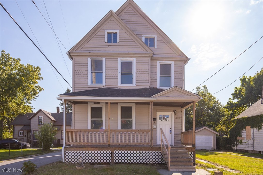This is a cash cow. Remodeled duplex on Cleveland's westside. Up unit is a 4 bed 1 bath, down unit is a 3 bed 1 bath. Both units have been fully updated and come with appliances. Property has been painted inside and out and is lead certified. New furnaces, and all new windows. Don't miss out on this one. Rental income will be anywhere from $3500-$4000.