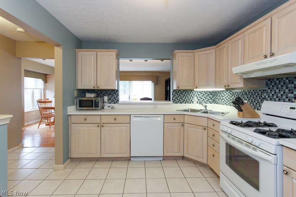 Larchmere Sq Condo - Residential