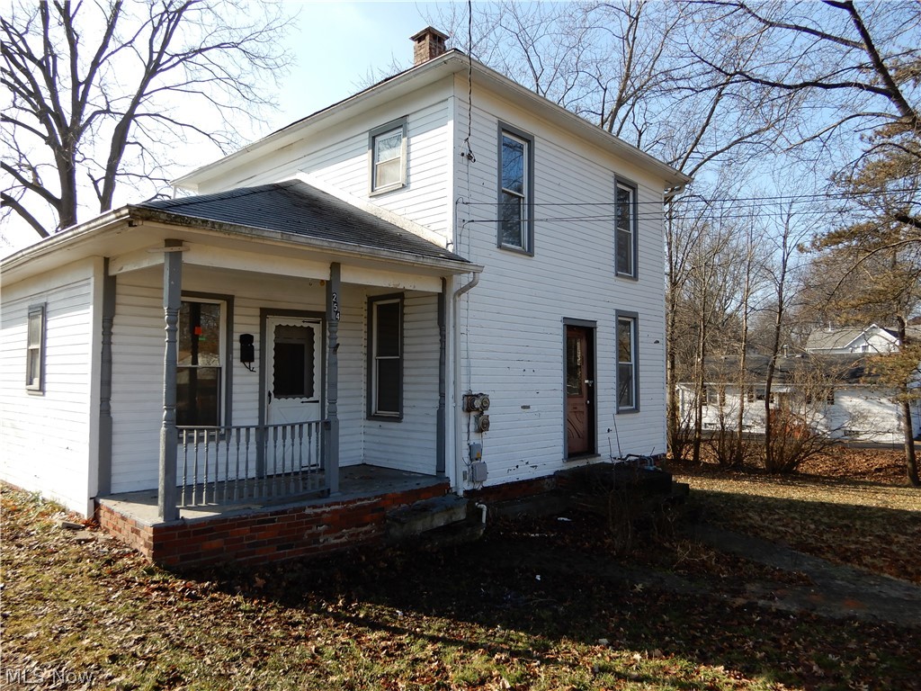 Colonial 4 bedroom, 1 bath home close to the Historical Square of Medina on over three quarters of an acre lot with creek. This is a Fannie Mae HomePath property.