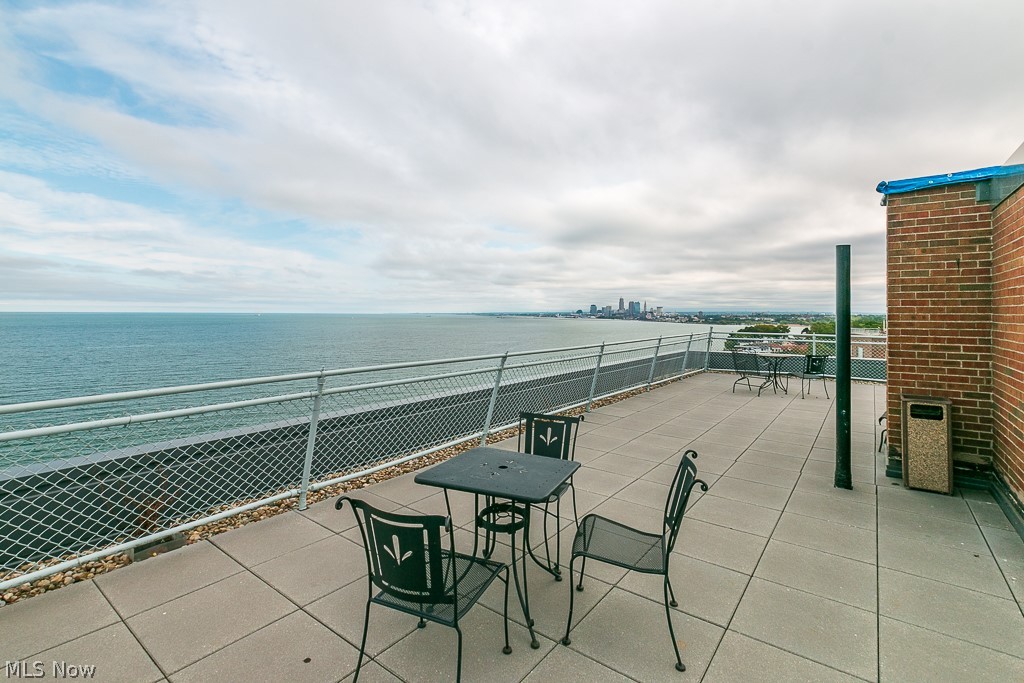 Lake House Condo - Residential