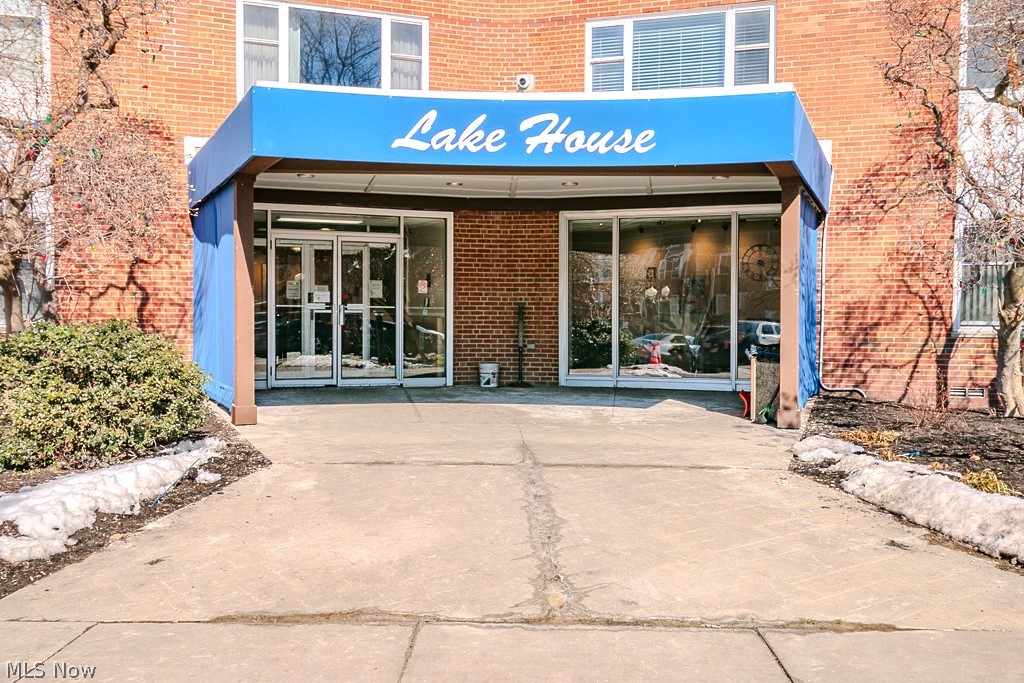 Lake House Condo - Residential