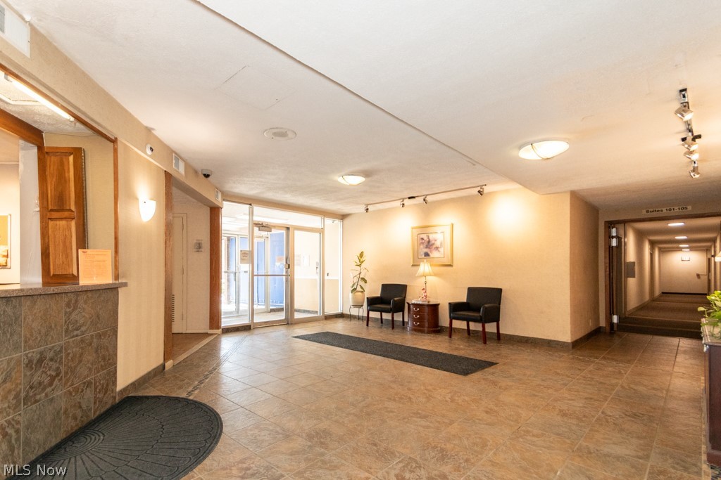 Lake House Condo - Residential