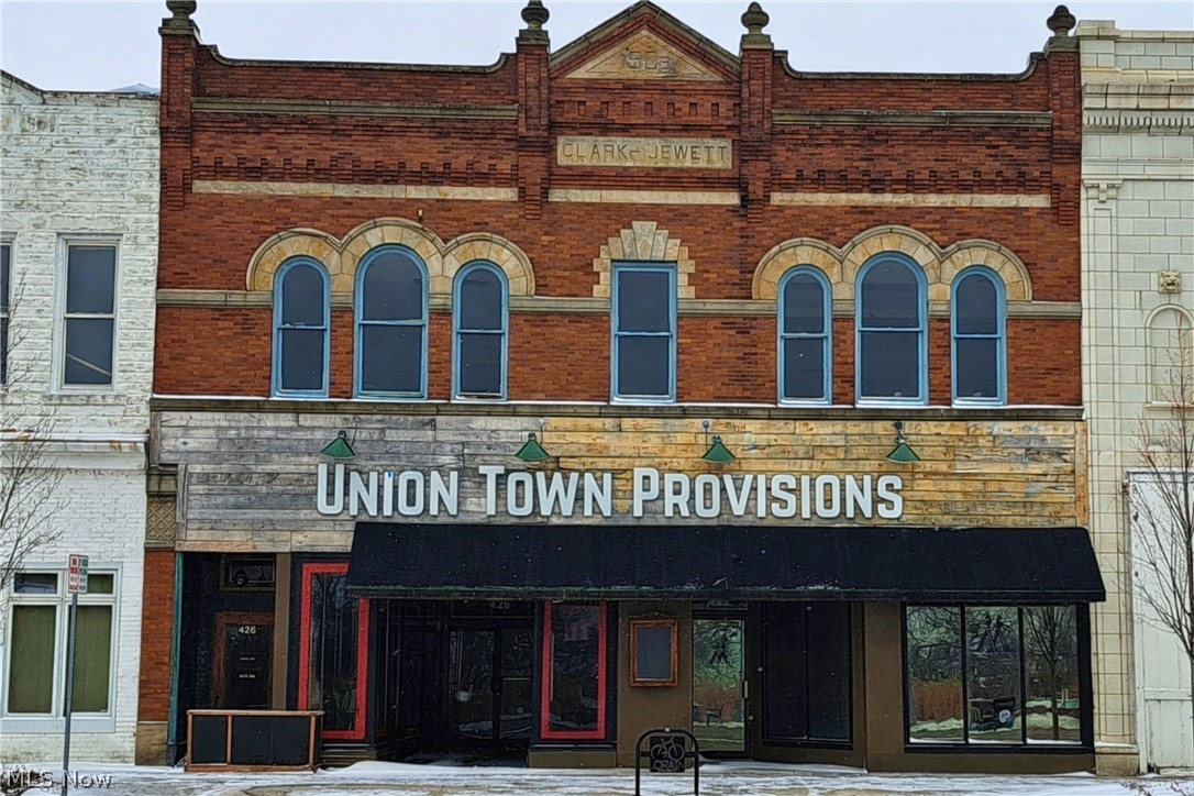 Be part of the continued revitalization of Downtown Lorain with this exceptional opportunity on the highly desirable 400 Block of Broadway.

This former restaurant space is ready for its next visionary owner to reimagine and bring new energy — whether culinary, retail, office, or mixed-use — to the heart of the city. The first level offers flexible layout options and can be divided to accommodate multiple business concepts or tenants.

The second level presents additional income or operational potential, ideal for office space, apartments, meeting rooms, conference space, or creative studios.

Located in a prime downtown corridor with strong foot traffic, the property offers ample on-street and off-street parking for convenience. Just minutes from Lake Erie, the hotel, and Black River Landing, this location benefits from year-round community events, waterfront attractions, and continued investment in the downtown district.

An incredible opportunity to establish your business in one of Lorain’s most exciting growth areas.
