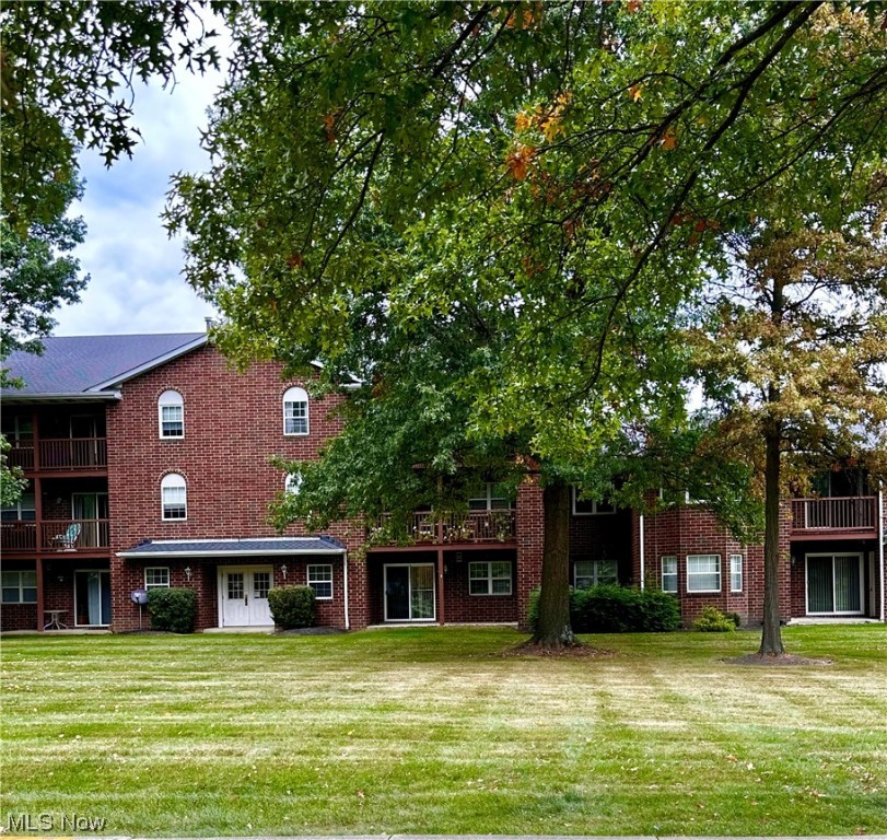 This beautiful and recently updated first floor condo (no steps) is truly move-in ready. This lovely one bedroom/one bath unit also includes a spacious great room, large office, dining room and a kitchen with tons of storage and newer stainless steel appliances (all stay). Easy one floor living with a convenient in-suite laundry, washer/dryer included! The master bedroom has new carpet and a huge walk-in closet. The patio has a peaceful, quiet, wooded view and off the patio is a large exterior storage closet. A one car garage with newer opener is included, garage bay is #25, parcel #584-02-408 (separate parcel). This condo is situated on over 4 acres of common area. Conveniently located in the heart of Broadview Hts!
