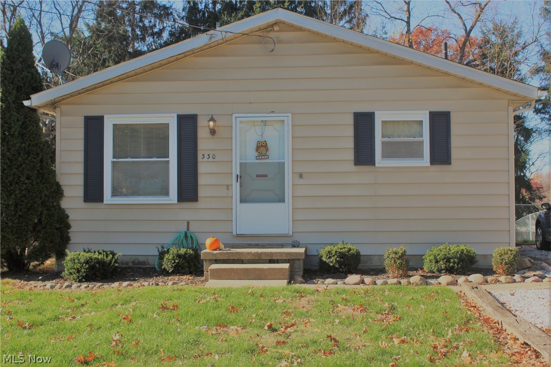 Comfortable Ranch home, with open floor plan!!  Updated bathroom, Rec room adds additional living space located in lower level. Nice sized eat in kitchen and living room with newer laminate flooring.  Perfect starter home or easy downsize with waterproofed basement and two sump pumps.  Newer windows and newer hot water tank with updated wiring in 2010.  Come see!!!
