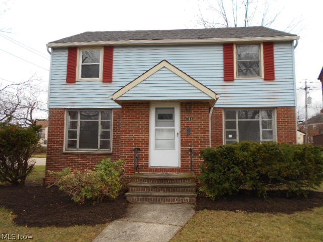 Great investment at great deal! Grab this 3 bedroom with a 2 car attached garage. Spacious room sizes. Also features Living room, kitchen with wood cabinets and plastic laminate. Owner Occ. Buyers & Agents must sign Owner Occupant Certificate found in MLS Attachment in order to make offer. First Look Initiative through 01/13/2016. See Broker Remarks for offer instructions