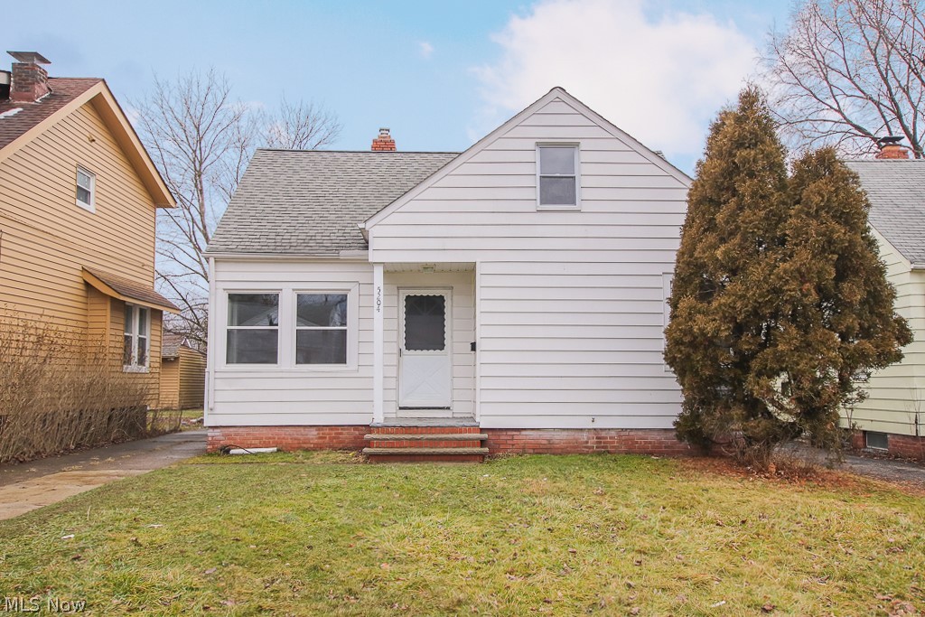5204 Clement, Maple Hts - 3 Bed 1 bath home!

**MOVE IN MUST BE 14-30 days out to accommodate city required occupancy permit. Can not move resident in until we have compliance.**

$1,000 rent / $1,000 deposit
$40 application fee per adult
1-2 pets OK with approved PetScreening & PetFee (Some breed restrictions apply per HUD guidelines)
NO SMOKING
1 time $99 non-refundable set up fee paid at lease signing

$30/month mandatory resident benefit package; can include personal property/liability insurance for an additional $5/month ($35/month total)

All applicants are required to fill out PetScreening application, found directly on our website/app before being processed. Even if you have NO pets - this app must be filled out. One time, non-refundable pet fee of $200-300 per animal applies to all pets & must be paid prior to or when you pay your first month rent. (No fee for qualified assistance animals)

Our app is processed through secure site: Findigs. They require ID & inco