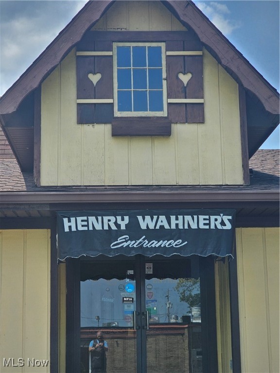 PLEASE DO NOT APPROACH EMPLOYEES!!! DIRECT ALL QUESTIONS TO BROKER.
FF&E, Liquor Permit & BUILDING
Henry Wahner's Restaurant – Established in 1956
Located at 1609 E Main St, Kent, OH, Henry Wahner's HAS CLOSED owner retired. Restaurant has been a cherished community institution for nearly 70 years. Specializing in authentic German and American cuisine, this family-owned establishment has become renowned for its generous portions, nostalgic atmosphere, and traditional recipes that have stood the test of time.

Key Highlights:

*Established in 1956, offering nearly seven decades of culinary excellence and history.
*Signature dishes include Prime Rib, Wiener Schnitzel, and Surf and Turf.
*German specialties like Sauerbraten, Spaetzle, and homemade sausages are local favorites.
*Known for enormous portions and a welcoming, "mom-and-pop" ambiance.
*Features a full bar, with a selection of wines and beers to complement the hearty meals.
*Cash or check only, which maintains the restaurant's old-world charm.
*Conveniently located on a high-traffic road in Kent, OH, drawing regulars and travelers alike.
This is a rare opportunity to acquire a well-established and beloved local restaurant with deep ties to the community. Henry Wahner's offers significant potential for growth while benefiting from its existing loyal customer base and strong reputation.
