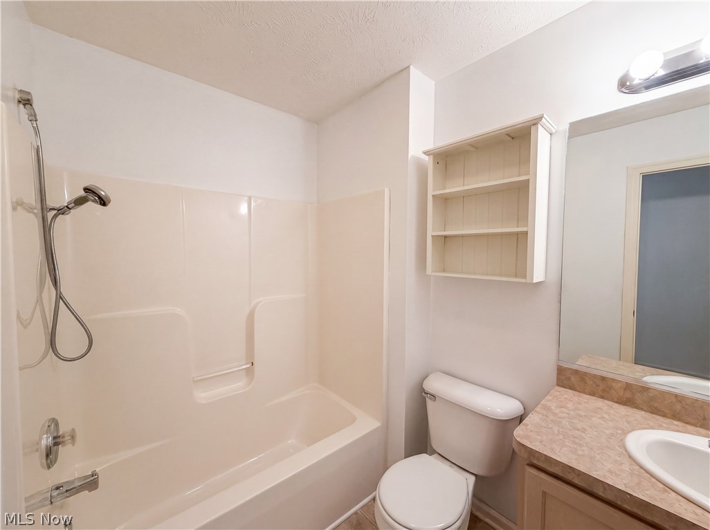 Commons/Falls Condo Ph 02 - Residential