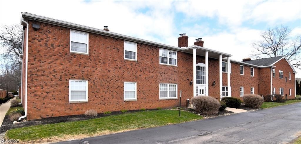 Heritage Circle Condo - Residential