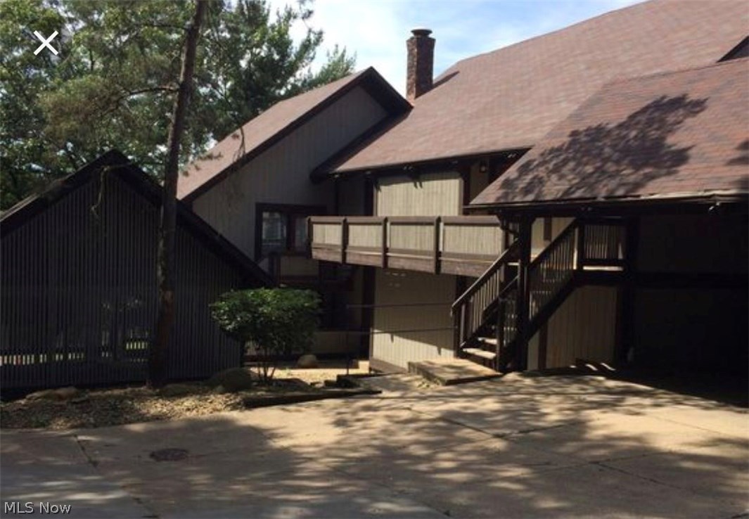2 bed total one is loft in this Barberton Apartrment for rent! $650 rent and $650 deposit- move in today! Call to see