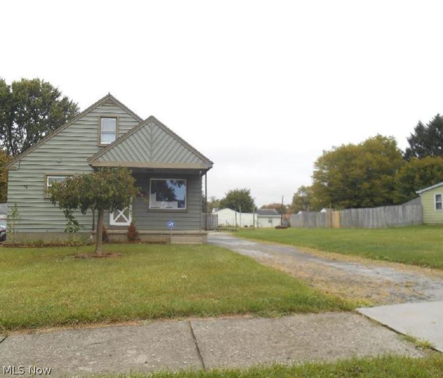 Great opportunity to buy this 1.5 story home built in 1959, located in Youngstown, OH and sitting on a .141 acre lot (41x150) along with a 2 car garage. The interior has 1326 sq. ft. with 3 bedrooms and 1 bathroom plus a full basement.
