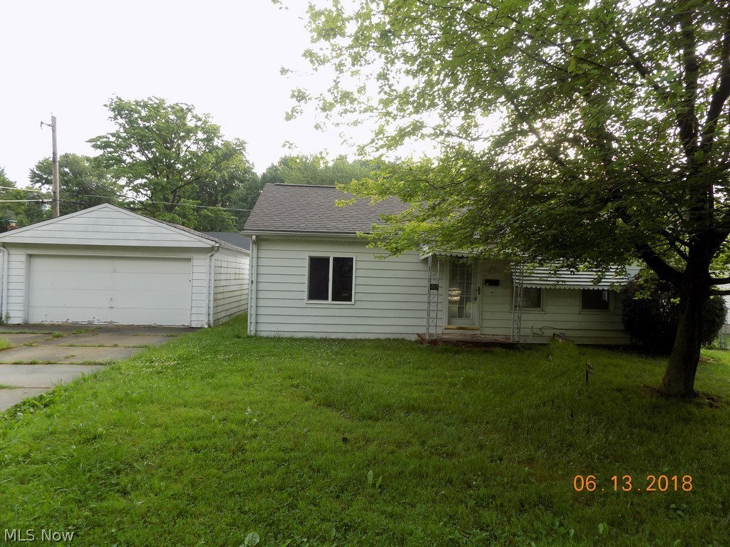 One of the largest lots on Campers!  Bring your remodeling ideas and a bucket or two of elbow grease and make this house your home!  Sold as-is, no disclosures.  Point of sale passed.  HVAC installed August, 2018.  Rear of property extends all the way to Beachpark Drive.