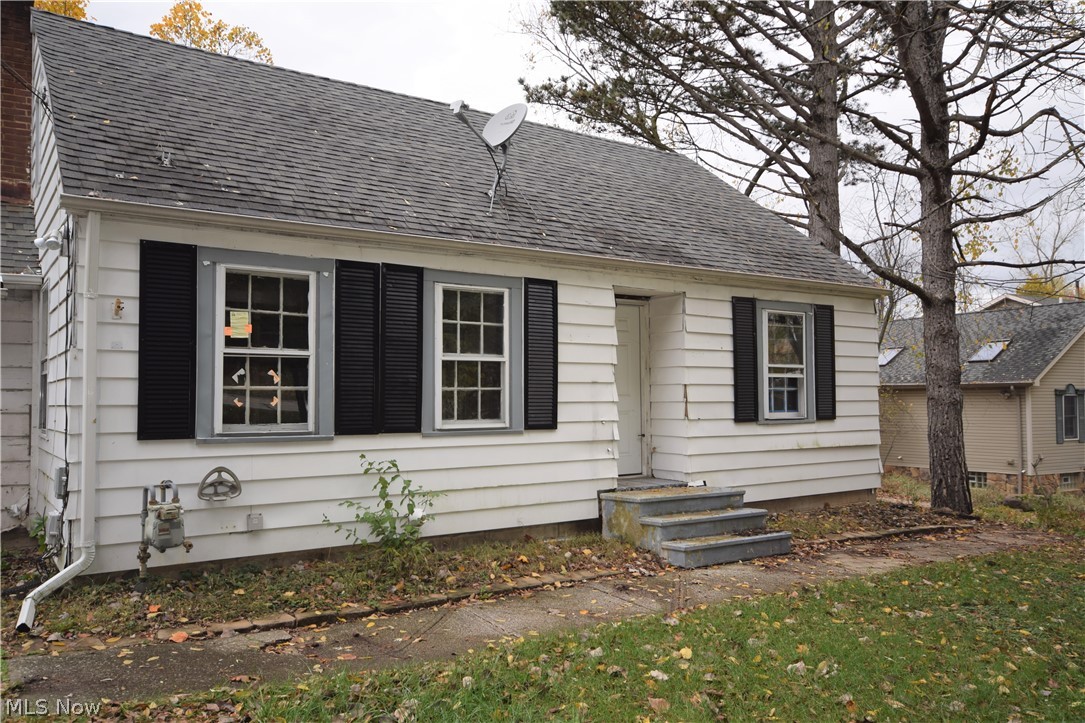 Welcome to 8414 York Rd. a 3 bedroom 1 bath home on 1 acre.  Great investment opportunity. Currently no electric or plumbing. Must be purchased with 8452 York Rd. which is a four bedrooms and 1 bath home on 2.29 acres. 
Making this offered at a total of $250,000 for two properties totaling over 3 acres!