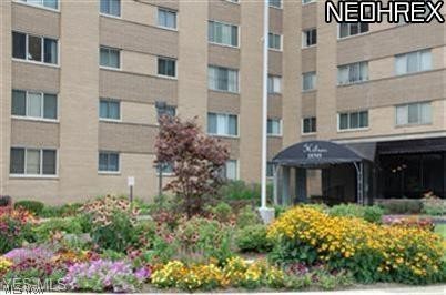 Excellent ground floor unit with a large walk out patio overlooking the Metro Park. Complete renovation. All new kitchen with stainless appliances and all new baths. Mnt fee includes all utilities, 1 garage space and free laundry machines. Owner/Agent
