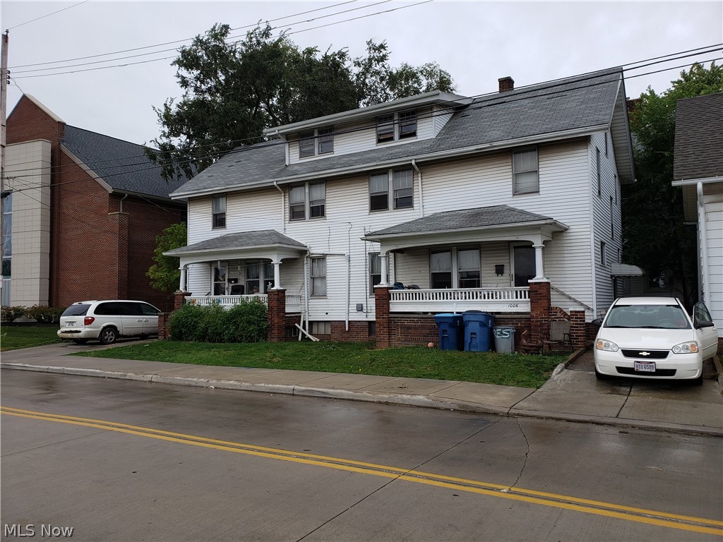 Large units, 3 bedrooms each.  Tenant pays all utilities.  This property is Section 8 approved and has great rental record.