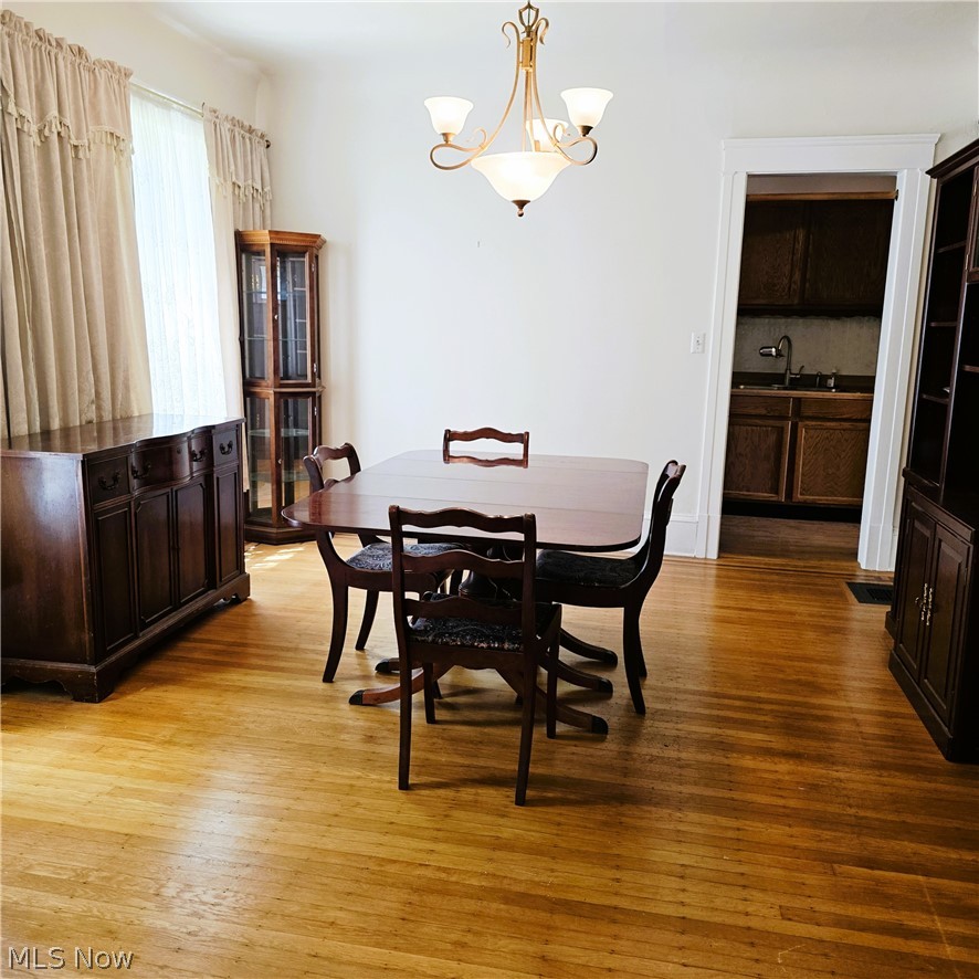 Ezra Nicholsons Grace Ave - Residential