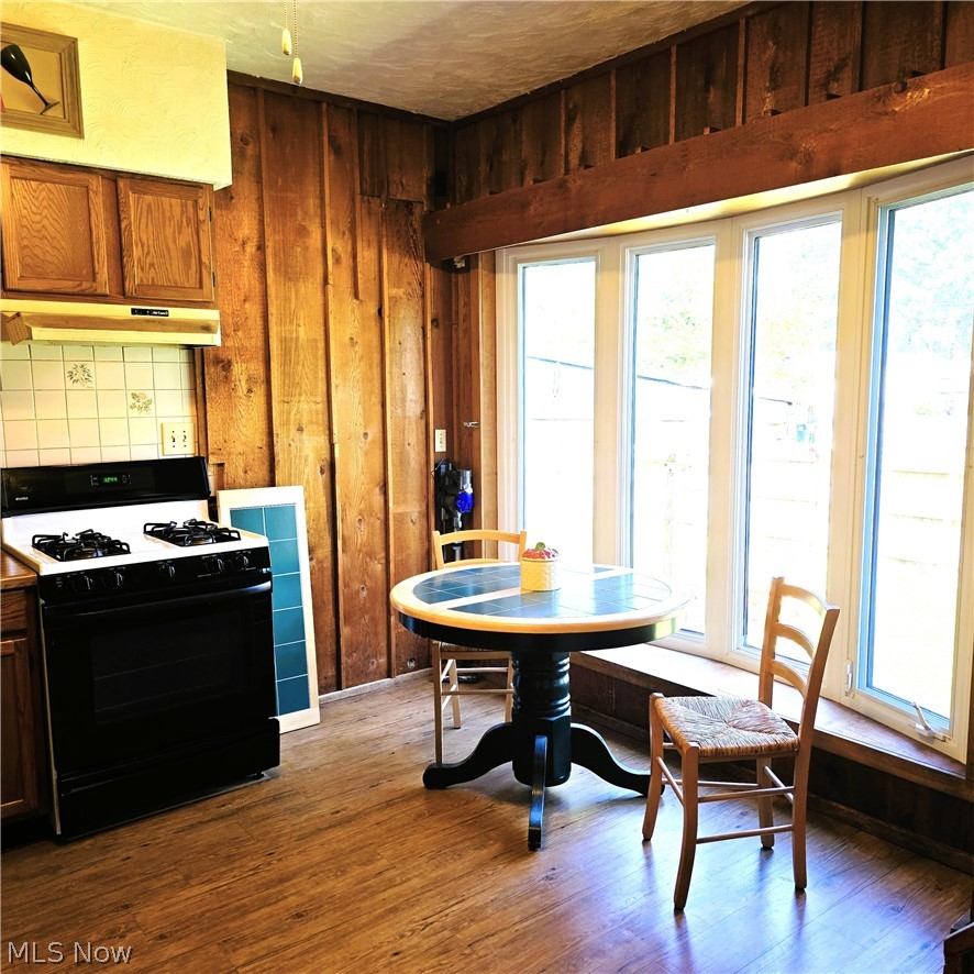 Ezra Nicholsons Grace Ave - Residential