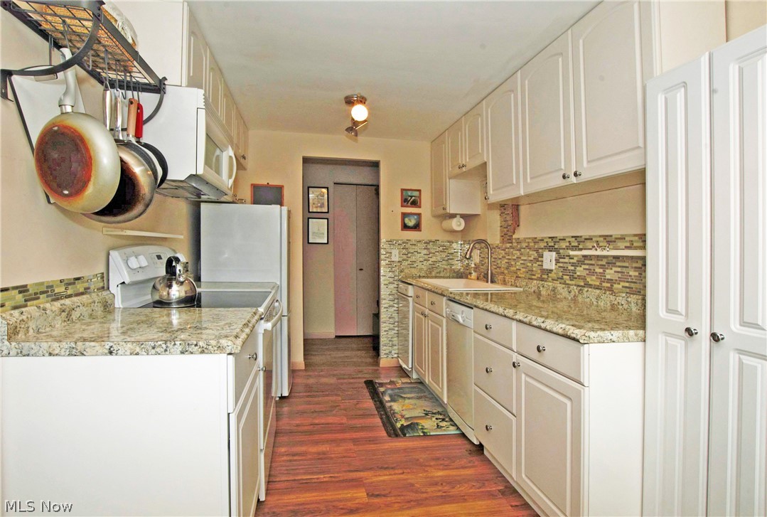 Country Club Condo - Residential