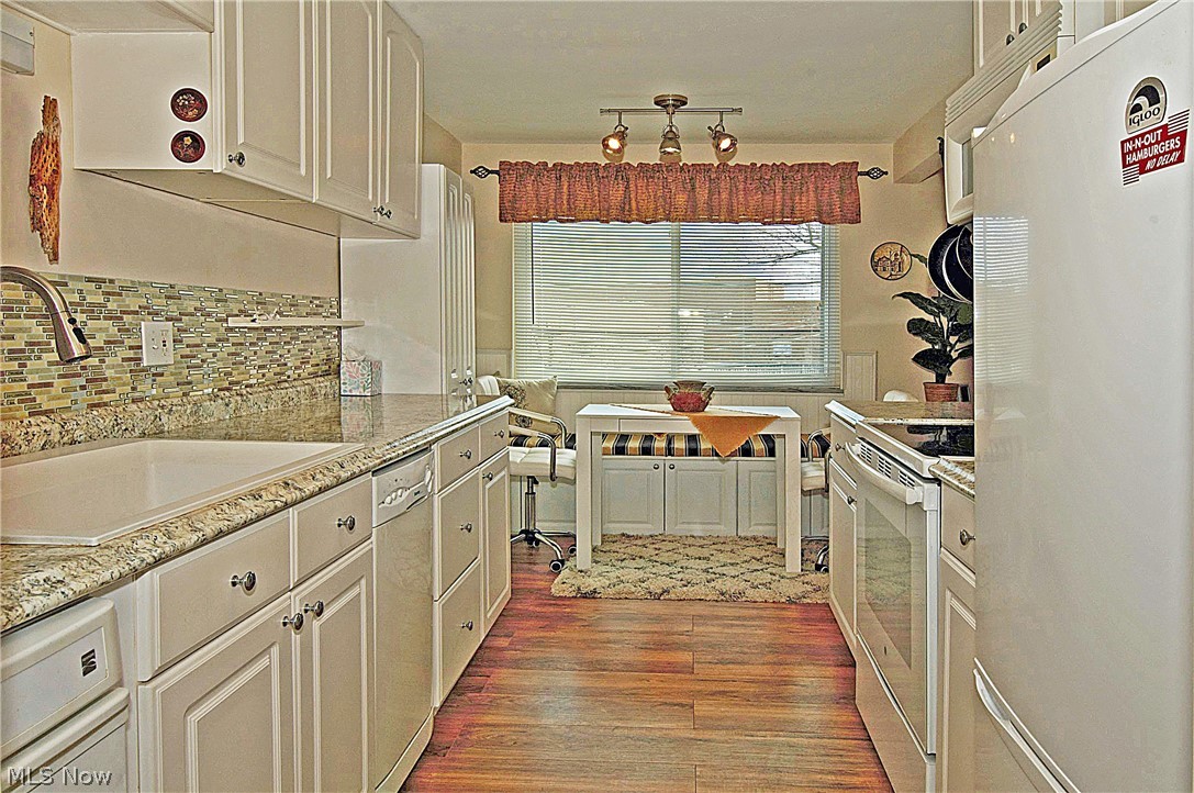 Country Club Condo - Residential