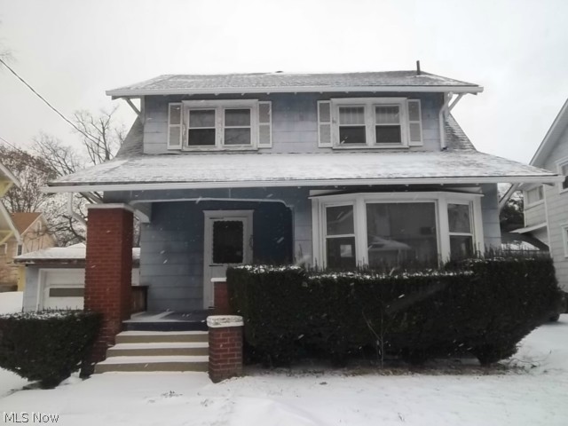 PERFECT starter or rental home just 2 blocks west of Historic Ridgewood.  Large rooms, hardwood floors.  Great FHA 203k rehab project.