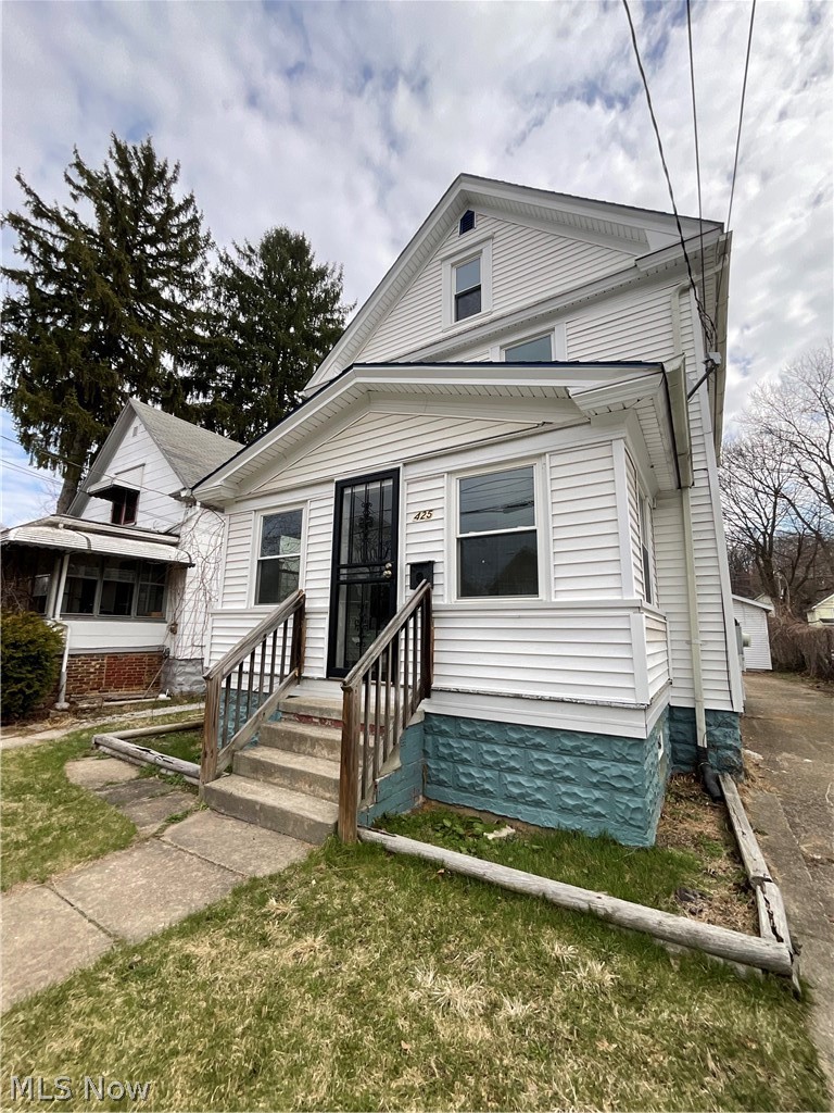 Welcome to 425 Spaulding Ave! This 3-bedroom, 1-bath Colonial blends timeless charm with a fresh, modern touch. Enjoy an enclosed front porch, spacious kitchen with white cabinetry and sleek countertops, and a cozy nook opening to a fenced in backyard. Bedrooms are generously sized with new carpet, and the bathroom is fully updated with modern fixtures, a stylish vanity, and a bright, clean aesthetic—perfect for relaxing and refreshing. The home is freshly painted with updated lighting throughout. Updated electrical panel, well-maintained furnace, newer hot water tank, central AC, and 1-car garage. Schedule your showing today!
