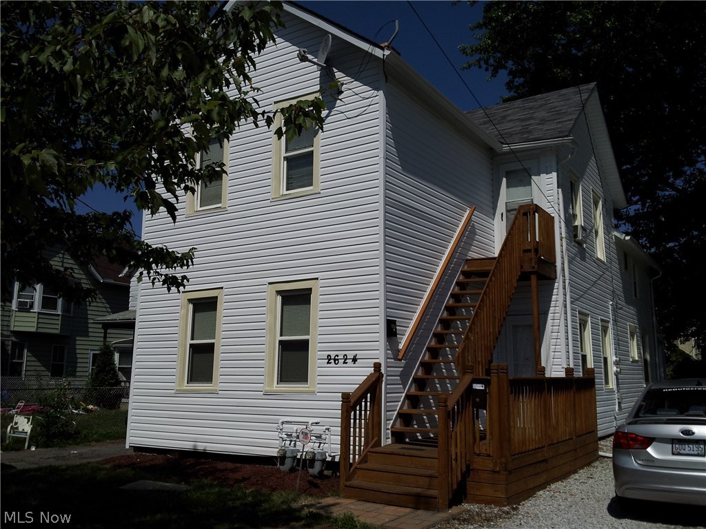 Clean & comfortable, updated 3-bedroom with 1 bath (down unit) available for rent.  Updates include with new aluminum siding, newer carpet, fresh paint, laundry area/mud room, sun porch and kitchen area.  Kitchen appliances included.  Easy highway access with nearby shopping plazas. Schedule a showing
today!  Leasing qualifications are good credit, stable employment, gross monthly income must be 2.5 times the monthly rent. No pets, no section 8.