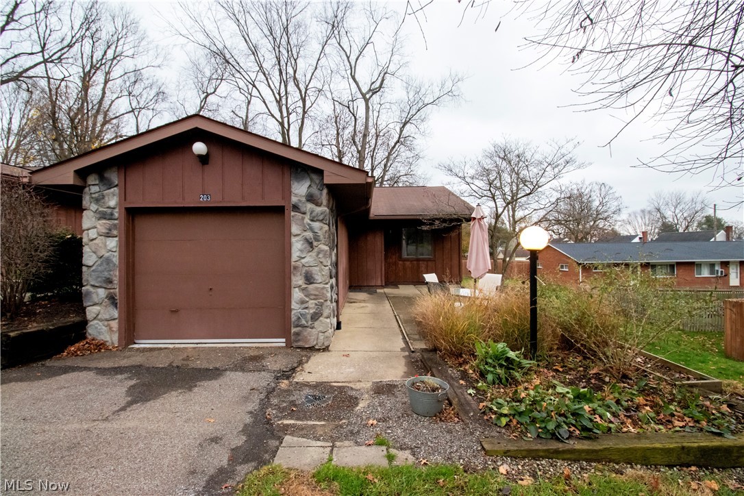 Convenience is key and this unit offers that with its location and one floor living. Tucked away at the north end of Washington, many people don't even know it's there and is within a short stroll to the College of Wooster. Seller has given the entire unit a facelift with a remodeled kitchen that includes newer appliances, refaced kitchen cabinets, countertops, sink/faucet/disposal and backsplash. Remodeled bathroom with shiplap, sink/faucet, toilet and paint. On demand hot water heater replaced in 2020 with cleanout connections. All new flooring throughout along with fresh paint in every room and updated light fixtures and ceiling fans. Outside you'll enjoy an extended patio space that seller added (HOA said the added concrete to patio was permitted but is the owners responsibility) and the new raised flower beds with perennials that seller planted. Corner unit with green space to the south and east. Worth your time to look.