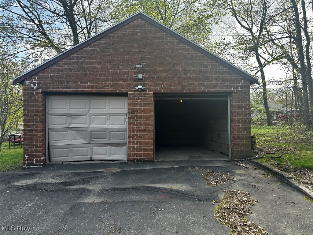 Shaker Heights Improv Cos Su - Residential