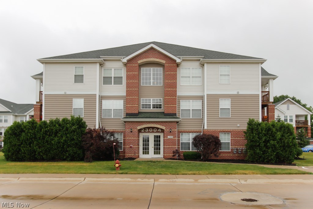 This very well maintained condominium home is in move in condition. The home has new carpeting throughout. There is beautiful white solid surfacing in the kitchen, with a laundry room off to the side. The home has new carpeting throughout. The living room, with a fireplace, has ample room for all of your needs and opens to a patio overlooking the grounds. The den can be easily transformed into a second bedroom. The large Master bedroom has a huge closet, not generally found in a condo of this type. There is also a double sized storage room down the hall for you to place your seasonal or little used items. All in all, this may be one of the best values in Cleveland real estate. It is worth taking the time to view it!