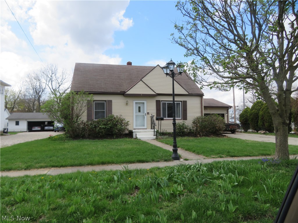 Fresh Like Spring! New Paint! Updated flooring! Just move in and enjoy living in this gem! In close proximity to the amenities that Norwalk has to offer. This house has a whole house reverse osmosis water system. There is room for a workshop in the garage. The finished basement has a family room, a walk-in closet and half bath. Schedule an appointment to view your new home!
