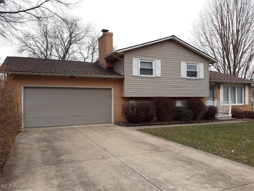 Convenient location. Jackson schools.  3 bedroom split level with over 1500 sq. ft.  Master bedroom with private half bath.  Nice kitchen with dinette area that leads to rear deck.  Rec room with fireplace and laundry room in lower level.  Needs a little tlc. but could move right in.  Attached 2 car garage.  Nice lot.