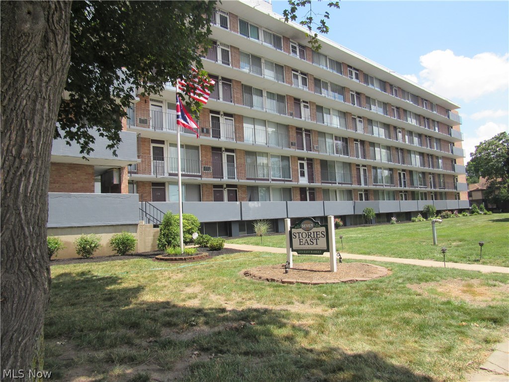 Looking for a carefree lifestyle?  Own your own condominium for less than you would pay in rent.  This roomy 1 bedroom unit offers the luxury of being a home-owner with none of the worries.  You will enjoy a large great room with beautiful laminate flooring, kitchen that includes appliances and a spacious bedroom that leads to your private screened patio.  The well maintained grounds includes a swimming pool and club house.  If you are looking for investment property, the unit can also be leased. Either way, this is a great choice and a great value!  Call for your private showing today.