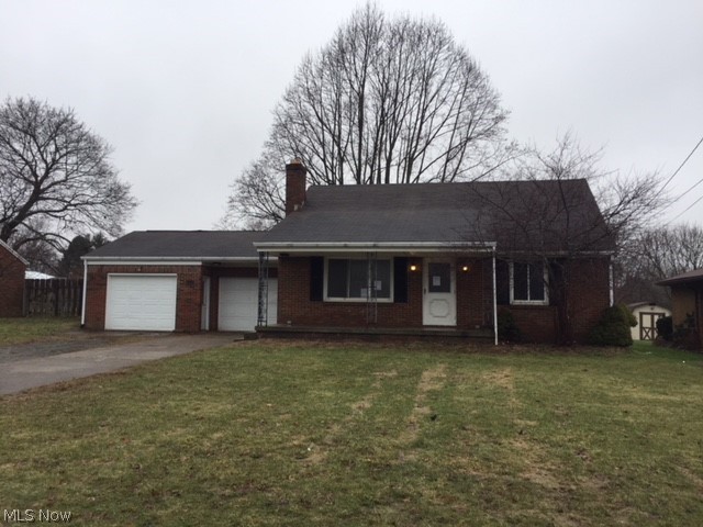 Nice property close to Expressway and town.  3 Bedrooms and 1.1 baths and an attached 2 car garage. Full basement and a large back deck.
No offers for 8 days, Owner Occupant for the next 7 days, 16th day all offers can be submitted. All contracts e-mailed to agent in one attachment. EM checks to be made to: Gold Key Properties, Inc. after acceptance. Please note this seller DOES NOT accept electronic signatures. All offers must include POF or approval from lender and Title company addendum.
.
